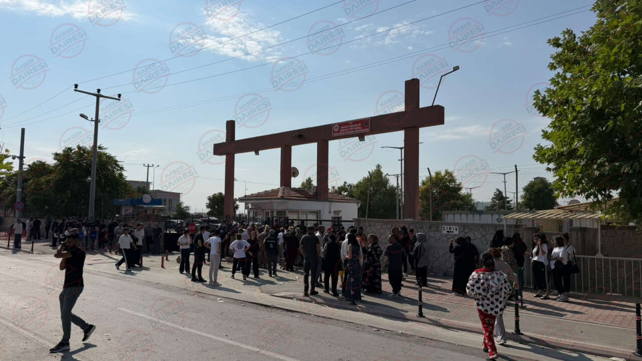 Konya’da cezaevi önünde bekleyiş sürüyor! “İsyan çıktı” iddiası yalanlandı 4